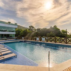 Varandas Do Atlantico - Confortavel Apartamento Em Condo Pe Na Areia